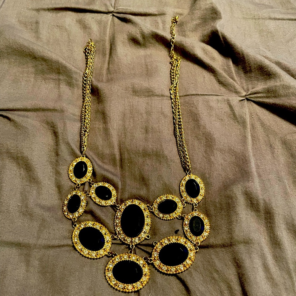 Pretty, dressy costume necklace, sure to spice up any outfit !